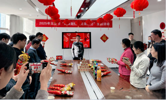 一些人在餐廳里吃東西

AI 生成的內(nèi)容可能不正確。